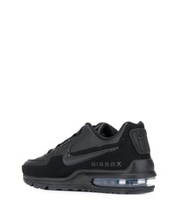 schwarze Sportschuhe von Nike