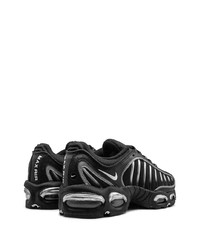 schwarze Sportschuhe von Nike