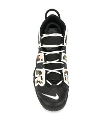 schwarze Sportschuhe von Nike