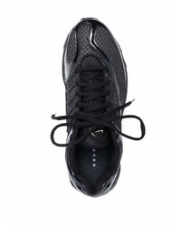 schwarze Sportschuhe von Nike