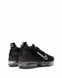 schwarze Sportschuhe von Nike