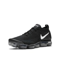 schwarze Sportschuhe von Nike