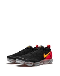 schwarze Sportschuhe von Nike