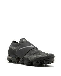 schwarze Sportschuhe von Nike