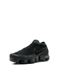 schwarze Sportschuhe von Nike