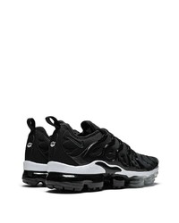 schwarze Sportschuhe von Nike