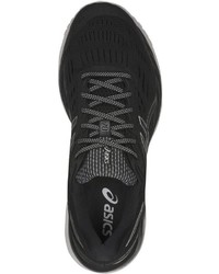 schwarze Sportschuhe von Asics