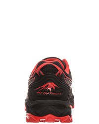 schwarze Sportschuhe von Asics