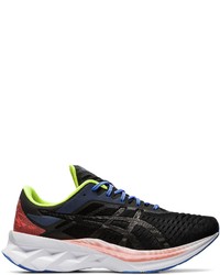 schwarze Sportschuhe von Asics