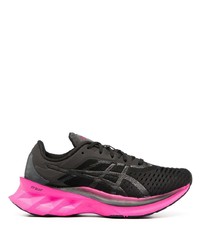 schwarze Sportschuhe von Asics