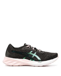 schwarze Sportschuhe von Asics