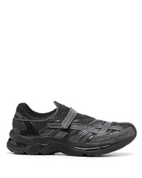 schwarze Sportschuhe von Asics