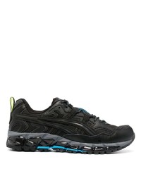 schwarze Sportschuhe von Asics