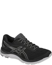 schwarze Sportschuhe von Asics