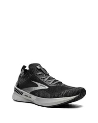 schwarze Sportschuhe von Brooks