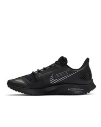 schwarze Sportschuhe von Nike