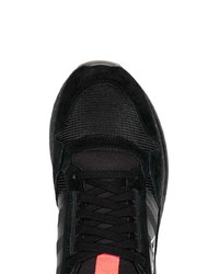 schwarze Sportschuhe von adidas