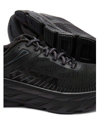 schwarze Sportschuhe von Hoka One One