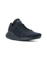 schwarze Sportschuhe von adidas