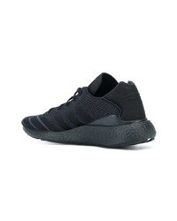 schwarze Sportschuhe von adidas