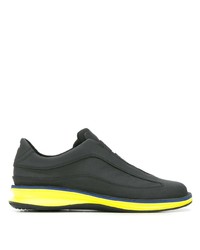 schwarze Sportschuhe von Camper