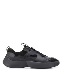 schwarze Sportschuhe von Camper