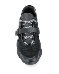 schwarze Sportschuhe von Moschino