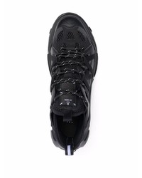 schwarze Sportschuhe von McQ