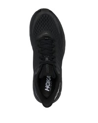 schwarze Sportschuhe von Hoka One One