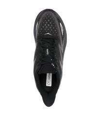 schwarze Sportschuhe von Hoka One One