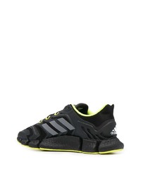 schwarze Sportschuhe von adidas