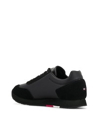 schwarze Sportschuhe von Tommy Hilfiger