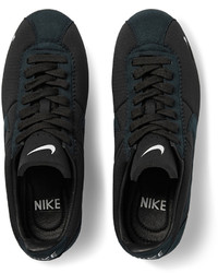 schwarze Sportschuhe von Nike