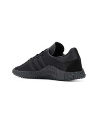 schwarze Sportschuhe von adidas