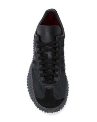 schwarze Sportschuhe von adidas