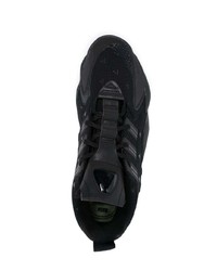 schwarze Sportschuhe von adidas