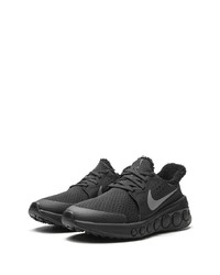 schwarze Sportschuhe von Nike