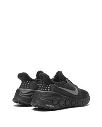 schwarze Sportschuhe von Nike