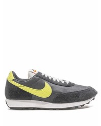 schwarze Sportschuhe von Nike