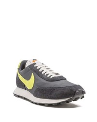 schwarze Sportschuhe von Nike