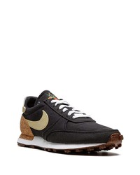 schwarze Sportschuhe von Nike