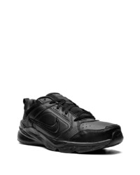 schwarze Sportschuhe von Nike