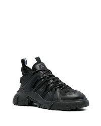 schwarze Sportschuhe von McQ