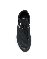 schwarze Sportschuhe von Arkk