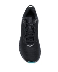 schwarze Sportschuhe von Hoka One One