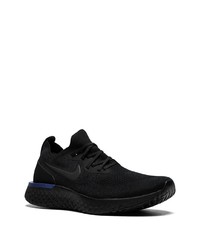 schwarze Sportschuhe von Nike