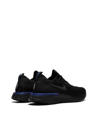 schwarze Sportschuhe von Nike