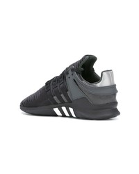 schwarze Sportschuhe von adidas