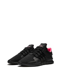 schwarze Sportschuhe von adidas