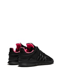 schwarze Sportschuhe von adidas